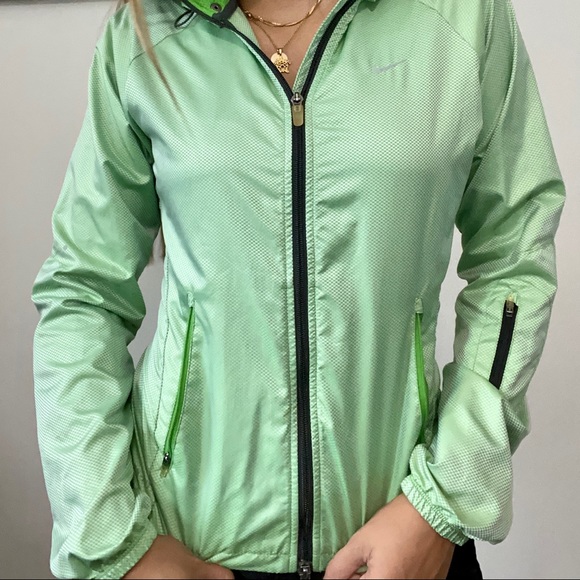 Nike running sleek wind breaker - Picture 5 of 7